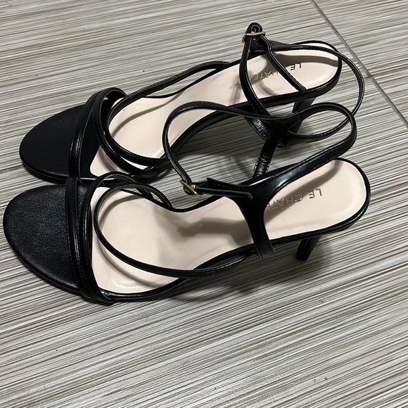 Black and cream sandals- new, Brand- LE Chateau - Picture 2 of 4